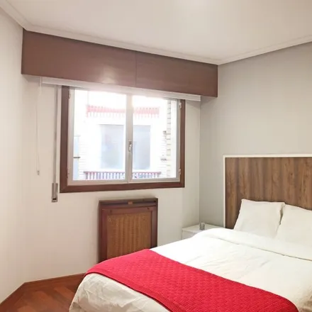 Rent this 6 bed room on Madrid in Edificio Don Pelayo, Calle de Gutenberg