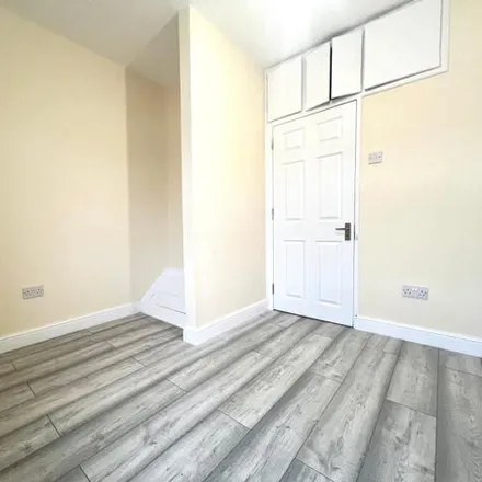 Image 9 - Treswell Road, London, RM9 6XL, United Kingdom - House for rent