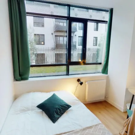 Rent this 7 bed room on 2 Avenue Sainte-Anne in 92600 Asnières-sur-Seine, France