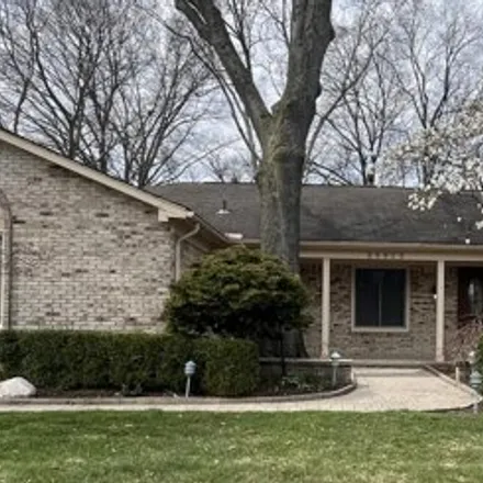 Buy this 3 bed house on 28839 West King William Drive in Farmington Hills, MI 48331