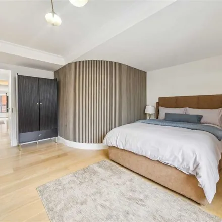 Rent this 3 bed apartment on 1A Drayton Gardens in London, SW5 0BE