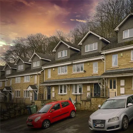 Rent this 3 bed townhouse on Martin Bank Wood in Huddersfield, HD5 8LJ