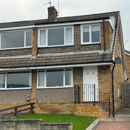 Rent this 3 bed duplex on Charlton Drive in Chapeltown, S35 3PA