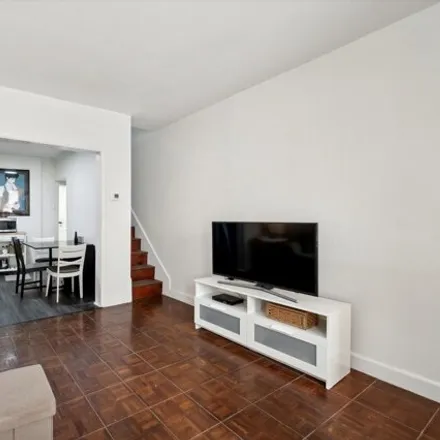 Image 3 - 722 Salter Street, Philadelphia, PA 19147, USA - House for sale