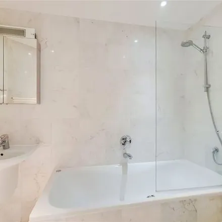 Rent this 2 bed apartment on 22 Windmill Hill in London, NW3 6RU