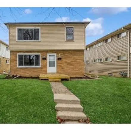 Image 1 - 6162 West Medford Avenue, Milwaukee, WI 53218, USA - Apartment for sale