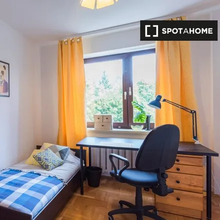 Rent this 4 bed room on Głogowa 11 in 02-639 Warsaw, Poland