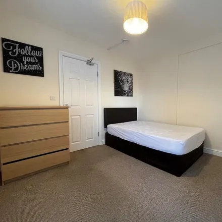 Image 7 - Grove Mount, South Kirkby, WF9 3PP, United Kingdom - Room for rent