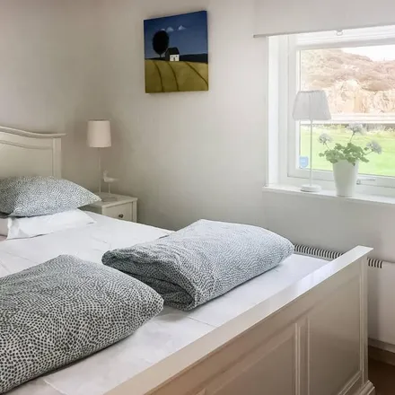 Rent this 2 bed house on Kyrkesund in 471 90 Skärhamn, Sweden