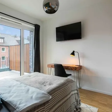 Rent this 4 bed room on Schellingstraße 15a in 22089 Hamburg, Germany