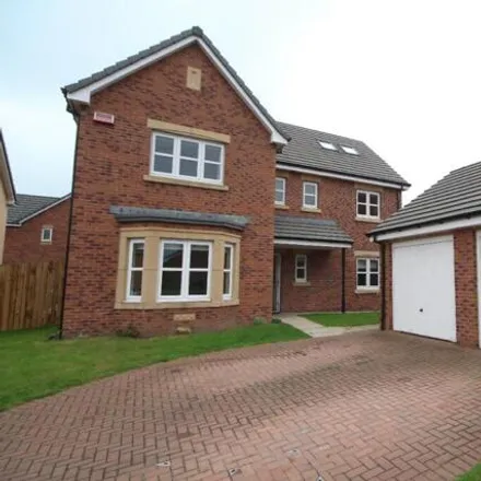 Rent this 6 bed house on Honeybee Avenue in Uddingston, G72 6QE