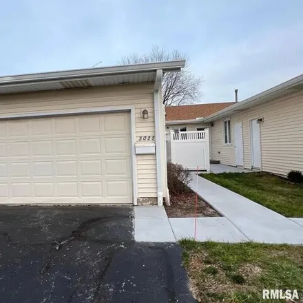 Rent this 3 bed townhouse on 3037 Parkwild Drive in Pleasant Valley Township, Bettendorf