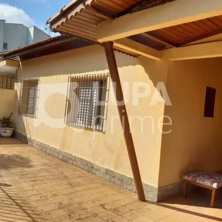 Buy this 6 bed house on Rua Piatá 863 in Vila Isolina Mazzei, Região Geográfica Intermediária de São Paulo - SP