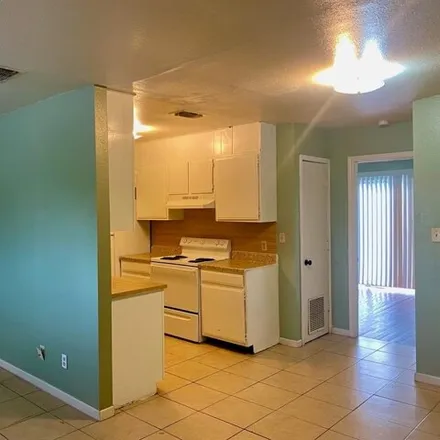 Image 2 - La Casa Linde Apartments, Linde Street, New Braunfels, TX 78130, USA - House for rent