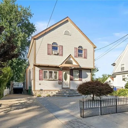 Buy this 3 bed house on 102 Williams Avenue in East Providence, RI 02914