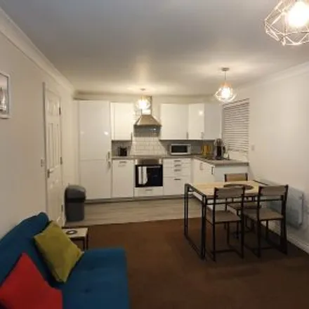 Image 5 - Sydney Road, Dock Road, Tilbury, RM18 7DG, United Kingdom - Apartment for rent