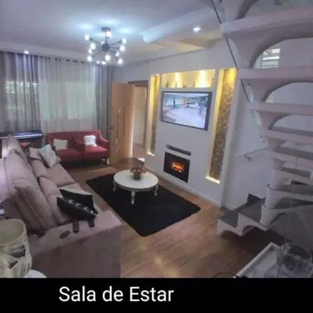 Buy this 2 bed house on Rua Carmem Miranda 727 in Jardim Silvia Maria, Mauá - SP