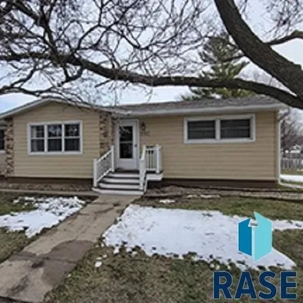 Buy this 3 bed house on 276 North Marshall Street in Mitchell, SD 57301