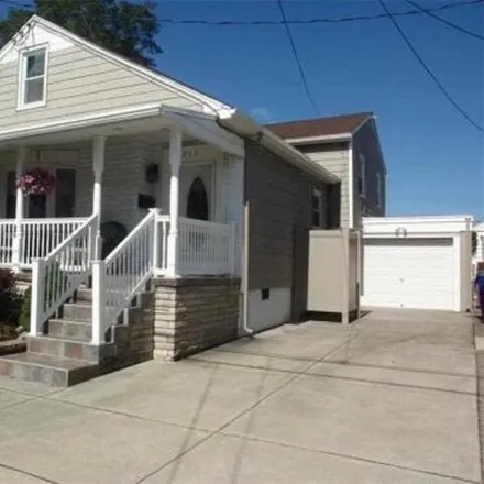 Rent this 4 bed house on 261 North Douglas Avenue in Margate City, Atlantic County