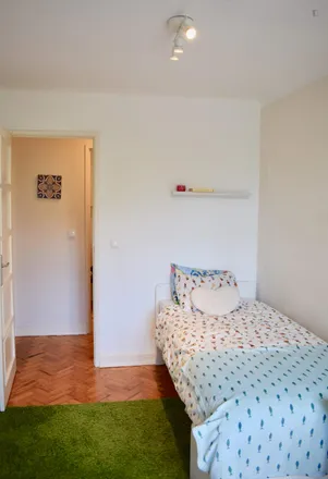 Rent this 5 bed room on Avenida Rainha Dona Leonor 22 in 1750-142 Lisbon, Portugal