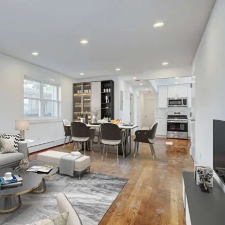 Image 2 - 89-25 127th Street, New York, NY 11418, USA - House for sale