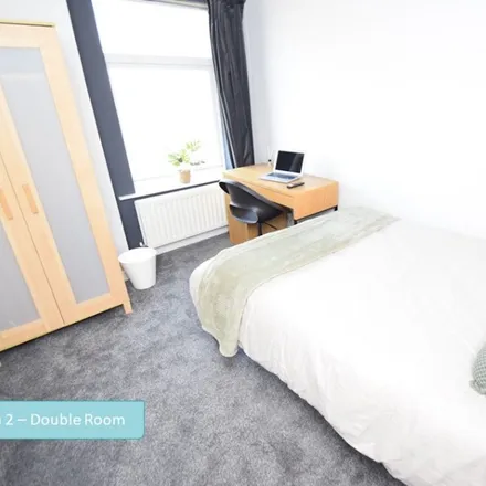 Rent this 5 bed apartment on Azin Gents Hairdressers in Seaford Street, Stoke