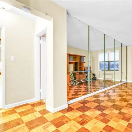 Image 3 - 142-21 26th Avenue, New York, NY 11354, USA - Apartment for sale