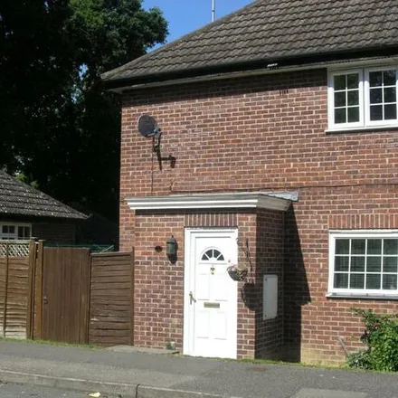 Rent this 1 bed room on 48 The Dell in East Grinstead, RH19 3XP