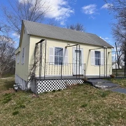 Buy this 1 bed house on 435 East 7th Street in Cameron, MO 64429