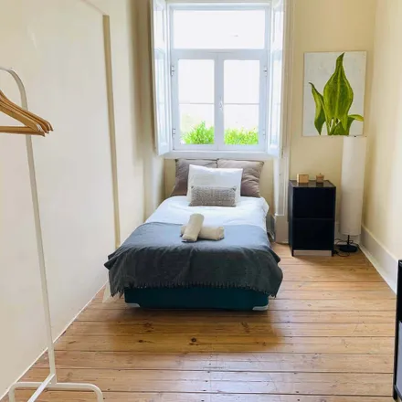 Rent this 6 bed room on Avenida da República in 2775-196 Cascais, Portugal