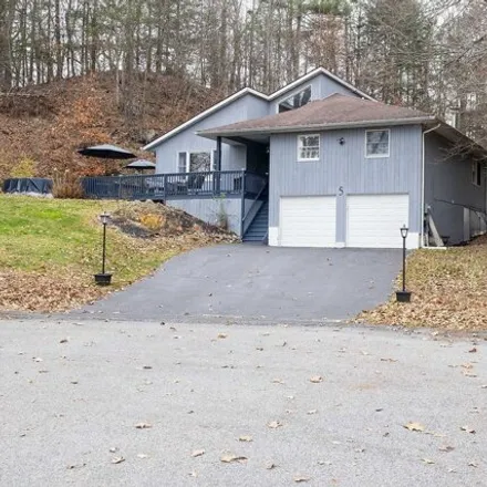 Image 2 - 5 Salem Ct, Pleasant Valley, New York, 12569 - House for sale