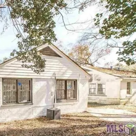 Buy this 2 bed house on 3357 Wenonah Street in Midway Place, Baton Rouge