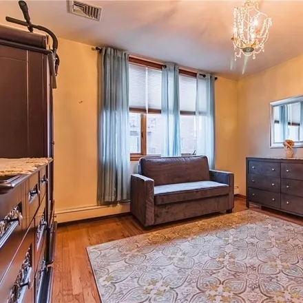 Image 5 - 2572 West 16th Street, New York, NY 11214, USA - Townhouse for sale