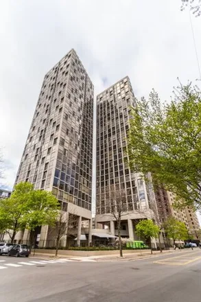 Rent this 2 bed condo on 345 Fullerton in 345-357 West Fullerton Parkway, Chicago