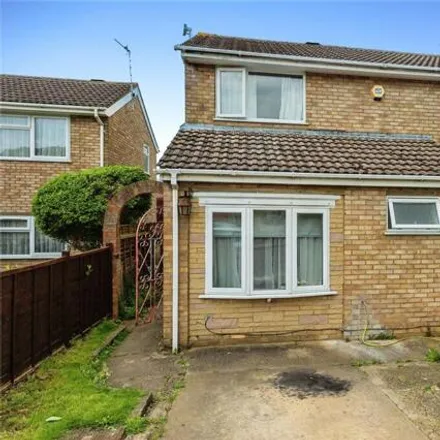 Buy this 4 bed house on Ventnor Gardens in Luton, LU3 3SW