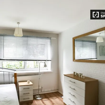 Rent this 4 bed room on 5 Barnby Square in London, E15 4PZ