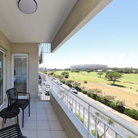 Image 5 - Metropolitan Golf Course, Rothesay Road, Mouille Point, Cape Town, 8005, South Africa - Apartment for rent