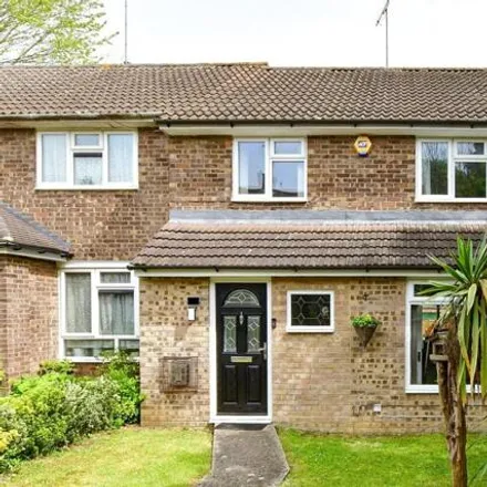 Buy this 3 bed house on Curling Tye in Basildon, SS14 2PT