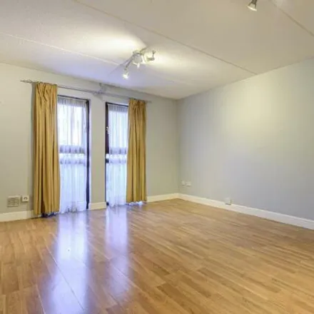 Image 5 - unnamed road, Aylesbury, HP21 8UD, United Kingdom - Apartment for sale