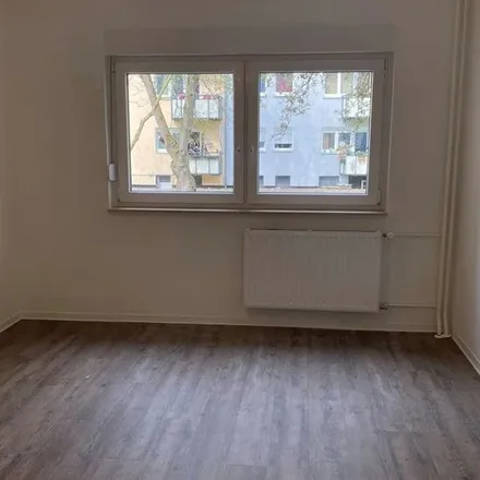 Rent this 3 bed apartment on Lachmundsdamm 49 in 28325 Bremen, Germany