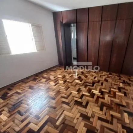 Rent this 4 bed house on Rua Nordau Gonçalves de Melo in Segismundo Pereira, Uberlândia - MG