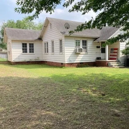 Buy this 2 bed house on 601 East 13th Street in Holdenville, OK 74848