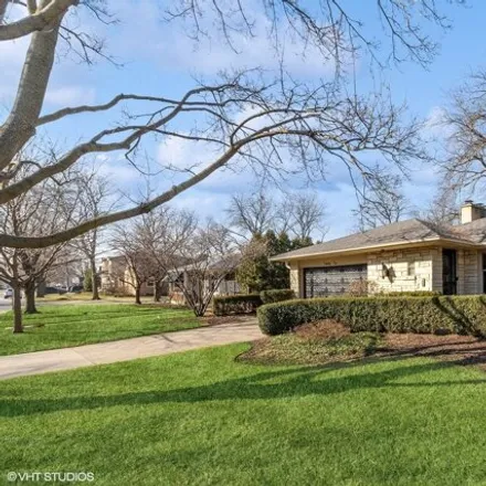 Image 2 - 4032 Lunt Avenue, Lincolnwood, Niles Township, IL 60712, USA - House for sale