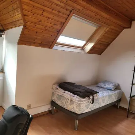 Rent this 3 bed apartment on Avenue de la Perspective - Perspectieflaan 5 in 1150 Woluwe-Saint-Pierre - Sint-Pieters-Woluwe, Belgium