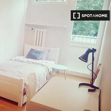 Rent this 3 bed room on Q22 in Aleja Jana Pawła II 22, 00-133 Warsaw