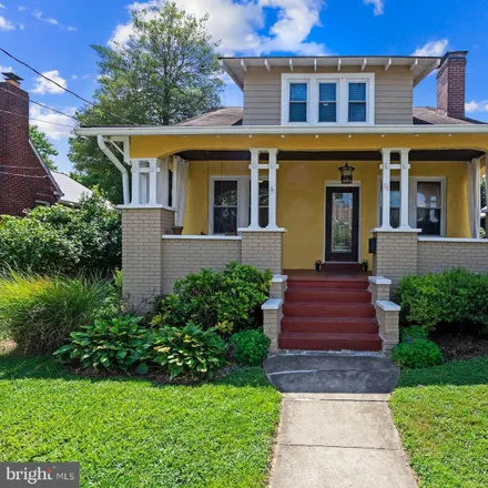 Rent this 5 bed house on TM Nail Spa in 2621 Mount Vernon Avenue, Alexandria