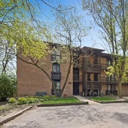 Buy this 4 bed condo on 1615 Maple Ave Unit 1l2 in Lisle, Illinois