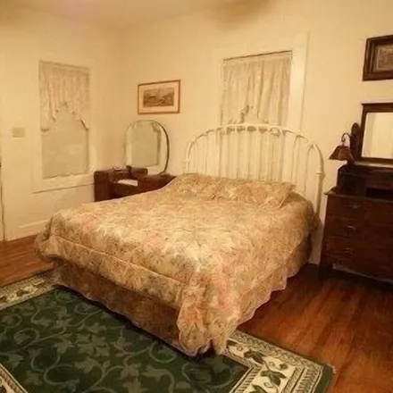 Rent this 2 bed house on San Antonio