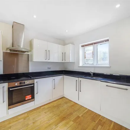 Rent this 3 bed duplex on Manor Road in London, SE25 4TA