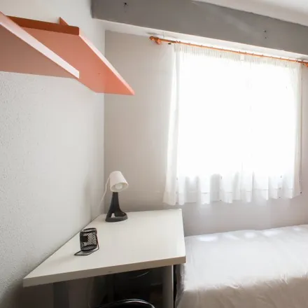 Rent this 4 bed room on APTC Bocatería - Cerveceria in Carrer de la Mare de Déu dels Desemparats, 13